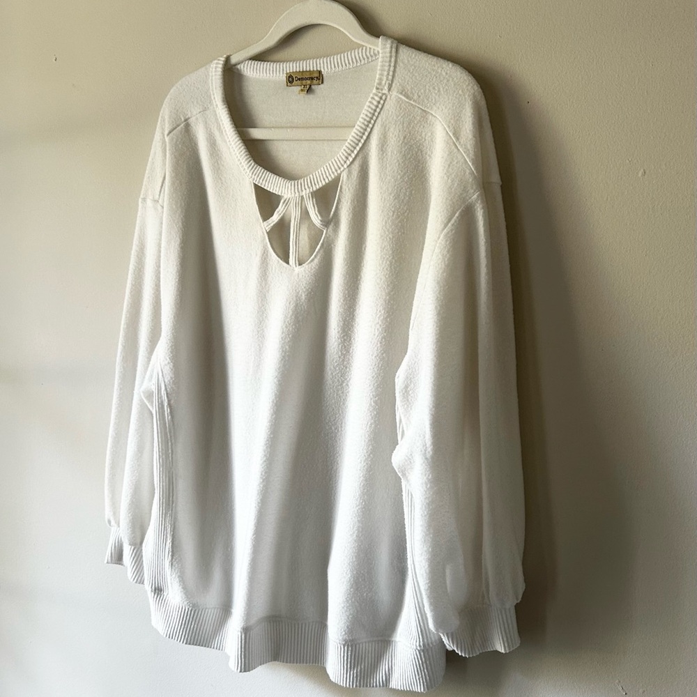 Democracy Off White Cut-Out Chest Lightweight Sweater-XL